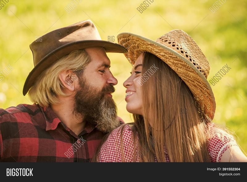 AvoDate Review 2025: First Impressions, Rates and Functions